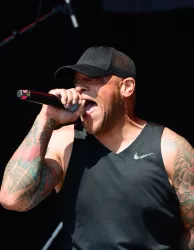 Howard Jones [metalcore vocalist]